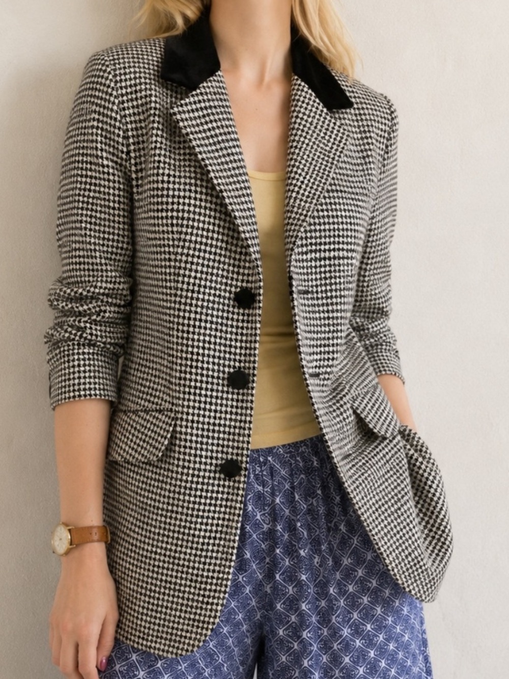 Vintage Petite Sophistic Black White Houndstooth Wool Blend Velvet Collar Blazer